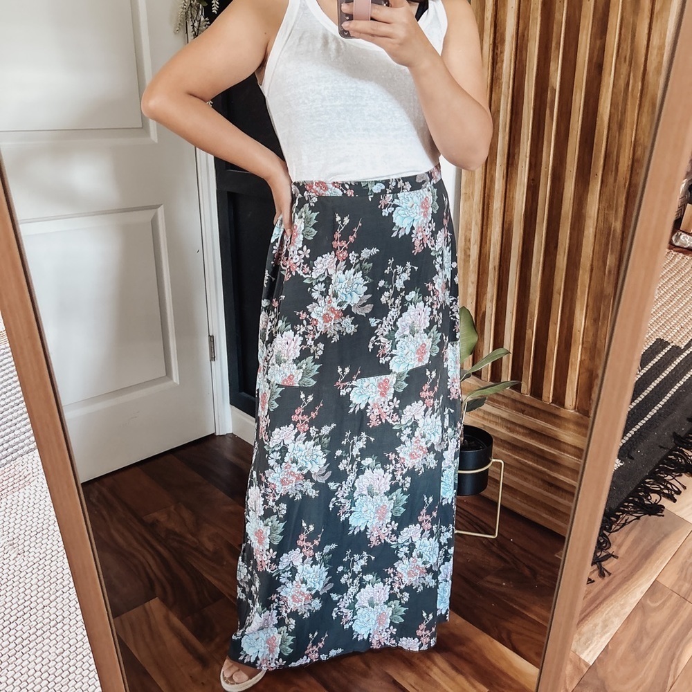 Tolani Collection Maxi Side Slit Katie Floral Skirt. Size M